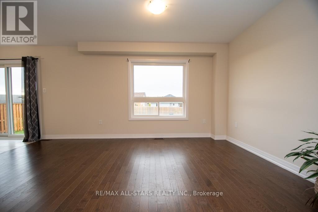 44 Carew Boulevard, Kawartha Lakes, Ontario  K9V 4R1 - Photo 12 - X12529870