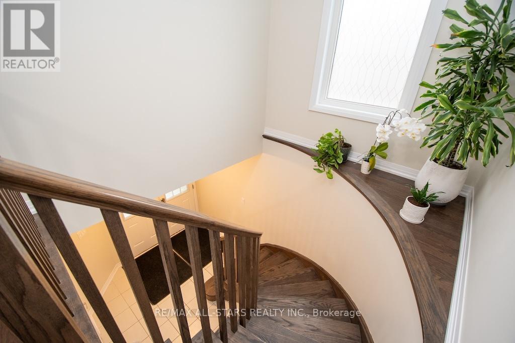 44 Carew Boulevard, Kawartha Lakes, Ontario  K9V 4R1 - Photo 5 - X12529870