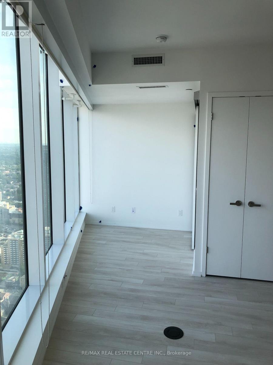 5013 - 197 Yonge Street, Toronto, Ontario  M5B 1M4 - Photo 4 - C12529608