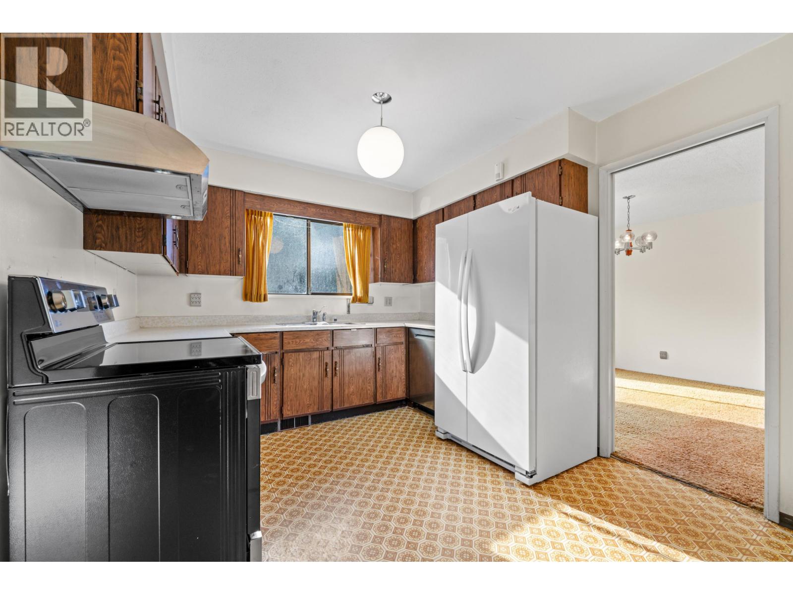 1006 Hendecourt Road, North Vancouver, British Columbia  V7K 2W9 - Photo 3 - R3066104