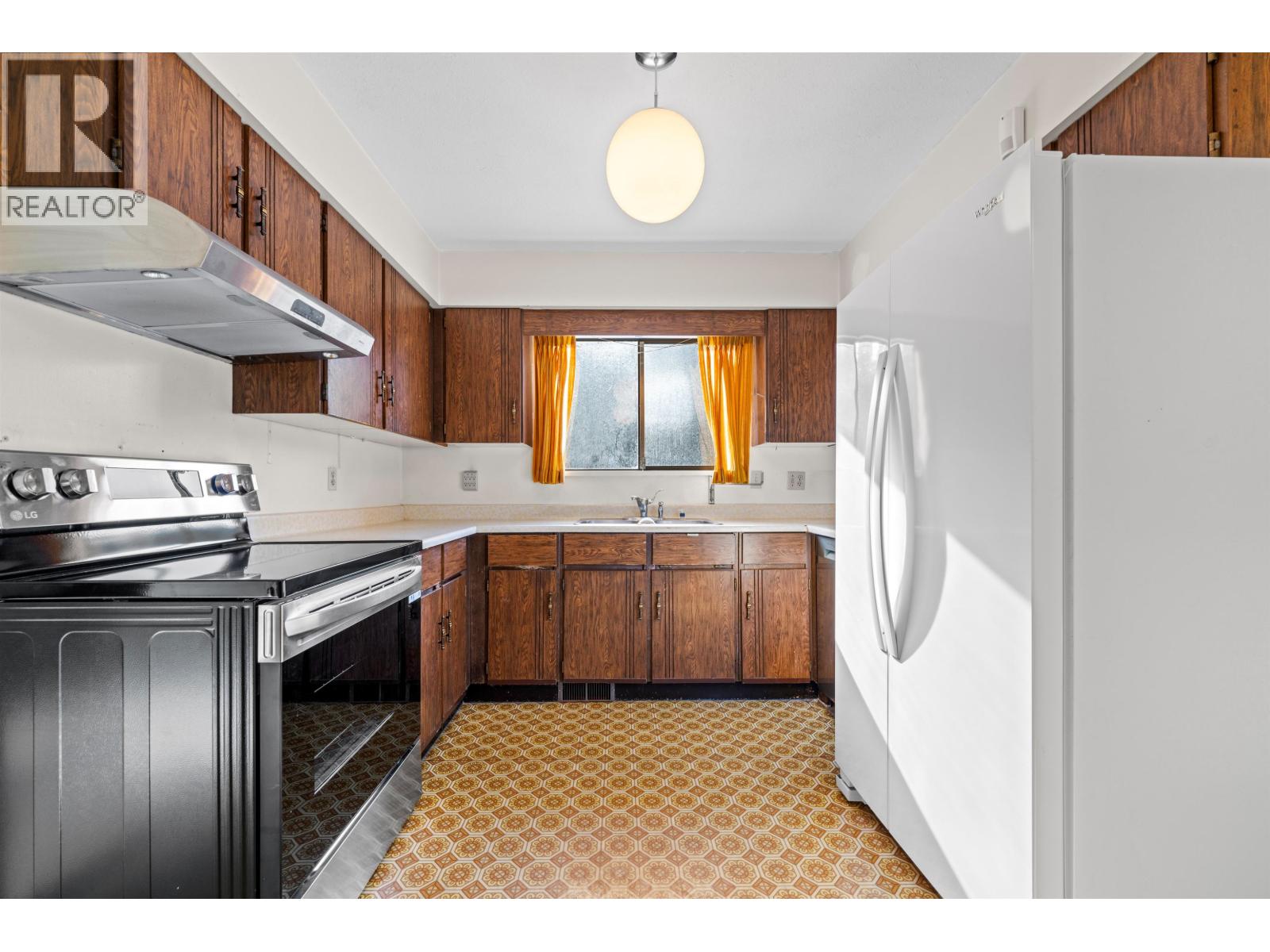 1006 Hendecourt Road, North Vancouver, British Columbia  V7K 2W9 - Photo 2 - R3066104