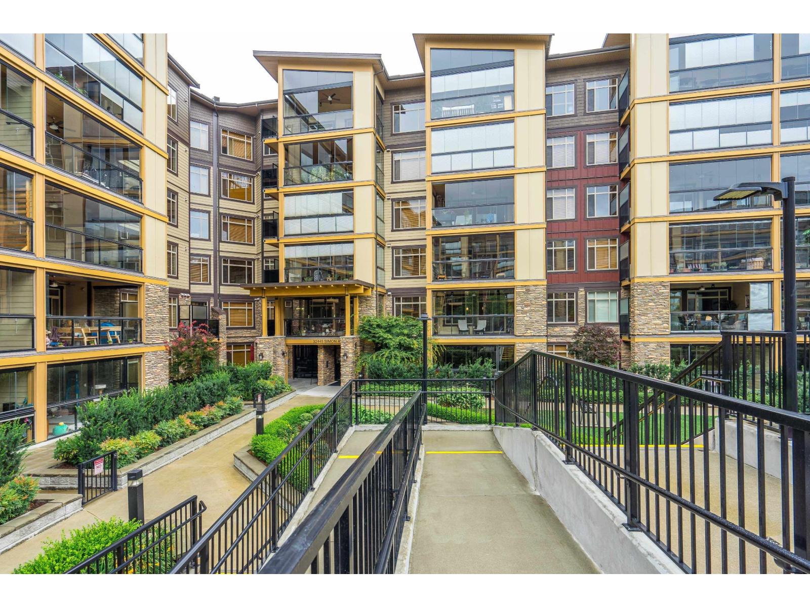 202 32445 Simon Avenue, Abbotsford, British Columbia  V2T 0G7 - Photo 3 - R3065693