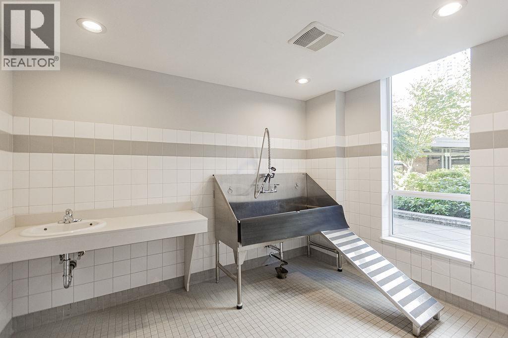 803 3100 Windsor Gate, Coquitlam, British Columbia V3B 0P3 - Photo 29 - R3055588