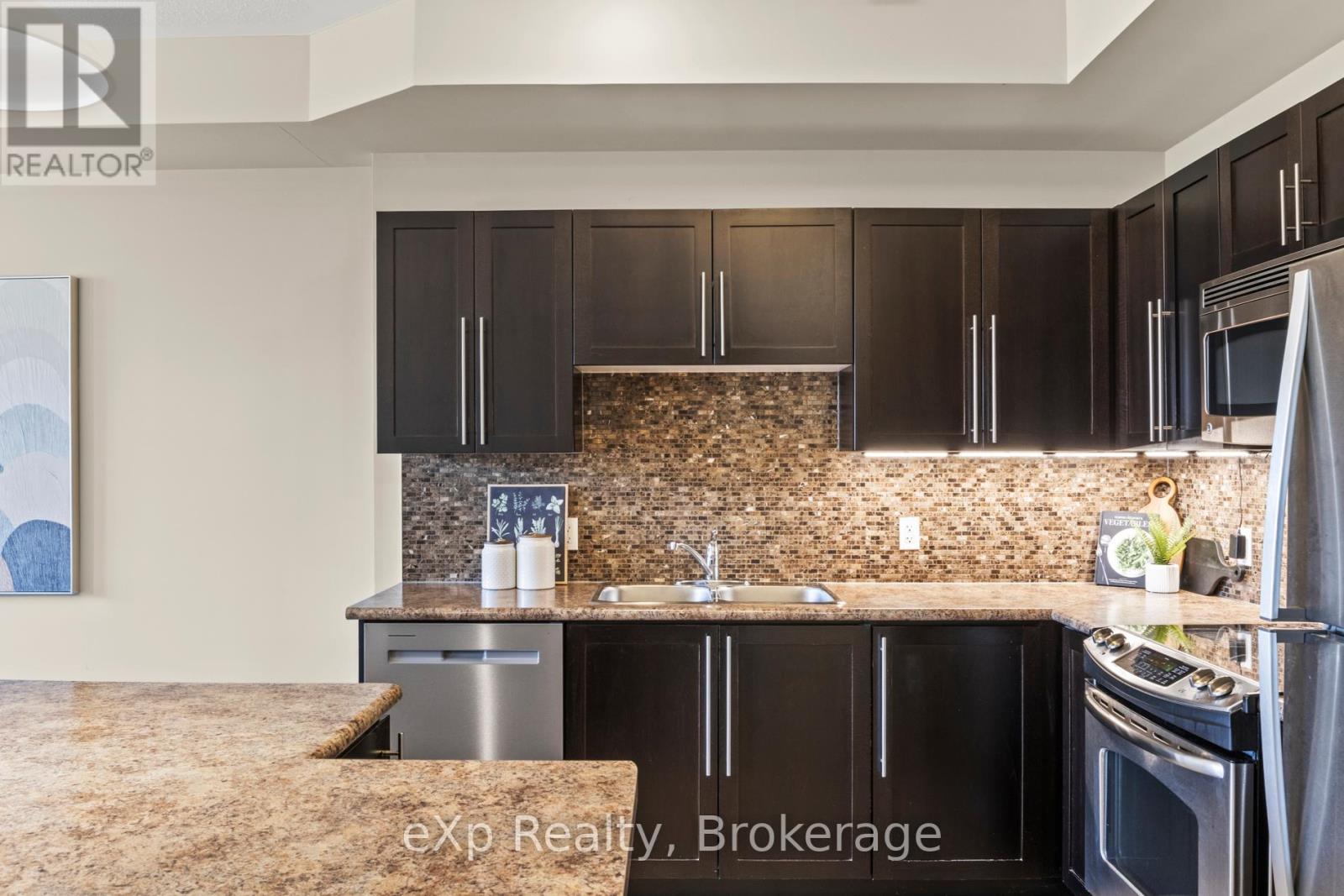 74a Cardigan Street, Guelph, Ontario  N1H 0A4 - Photo 14 - X12529618