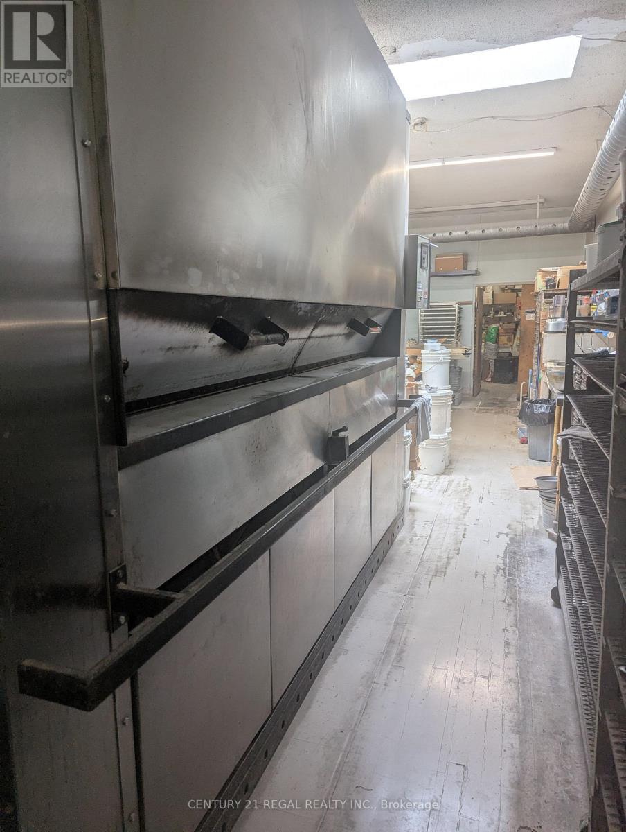 460 Bloor Street W, Toronto, Ontario  M5S 1X8 - Photo 1 - C12530064