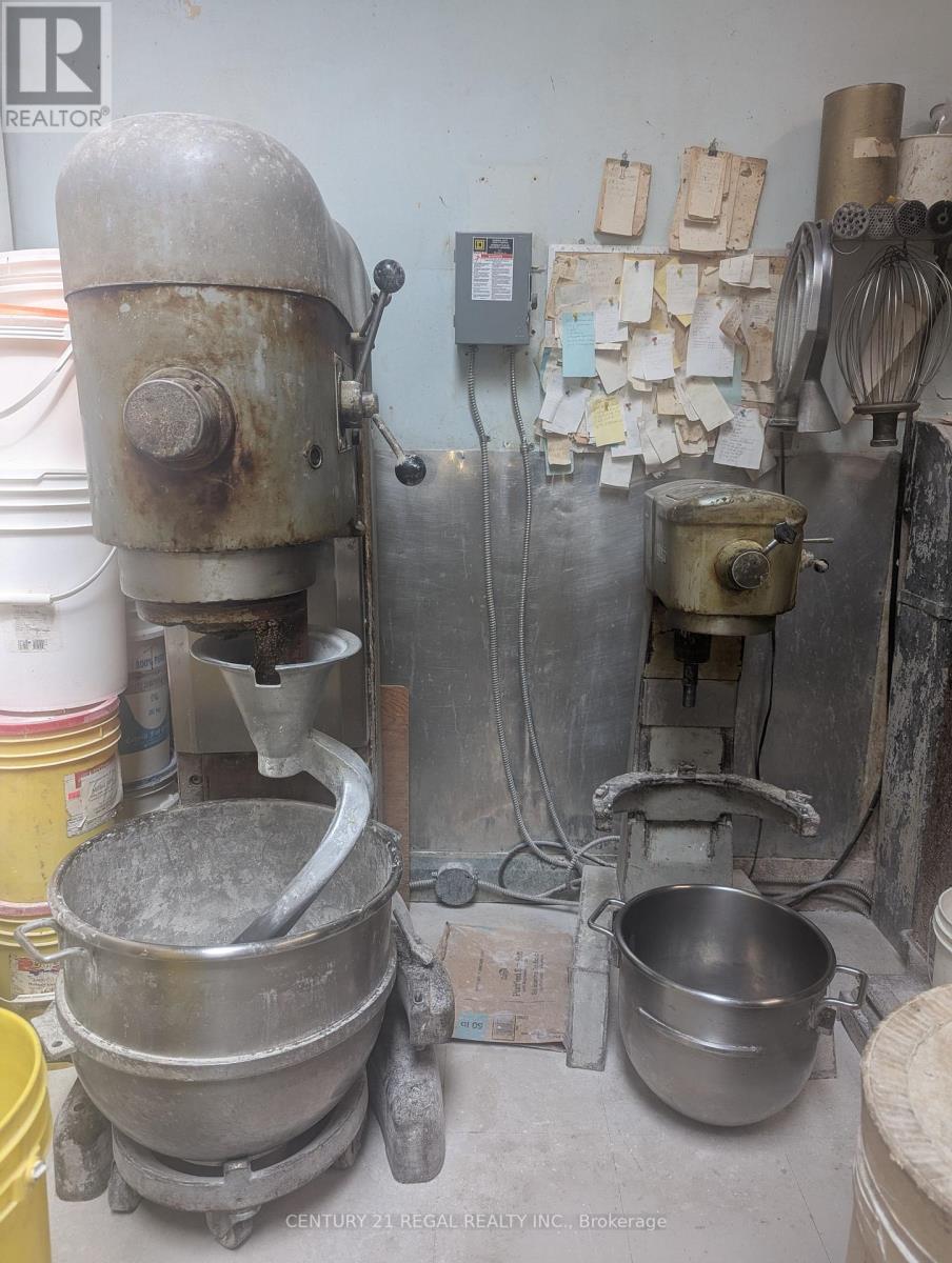 460 Bloor Street W, Toronto, Ontario  M5S 1X8 - Photo 4 - C12530064