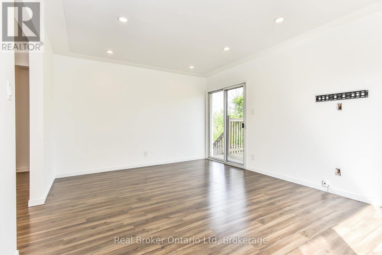 373 Hillcrest Road, Cambridge, Ontario  N3H 1B4 - Photo 12 - X12315820