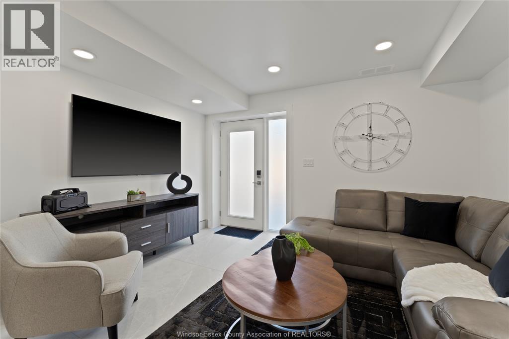 171 Robson Road Unit# 2, Leamington, Ontario  N8H 5R1 - Photo 3 - 25028495