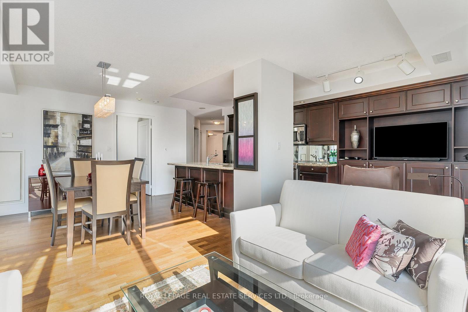 1203 - 900 Mount Pleasant Road, Toronto, Ontario  M4P 3J9 - Photo 9 - C12437170