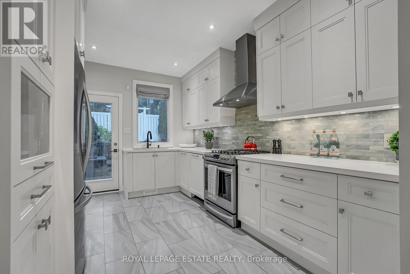 180 Withrow Avenue, Toronto, Ontario  M4K 1E1 - Photo 15 - E12529916