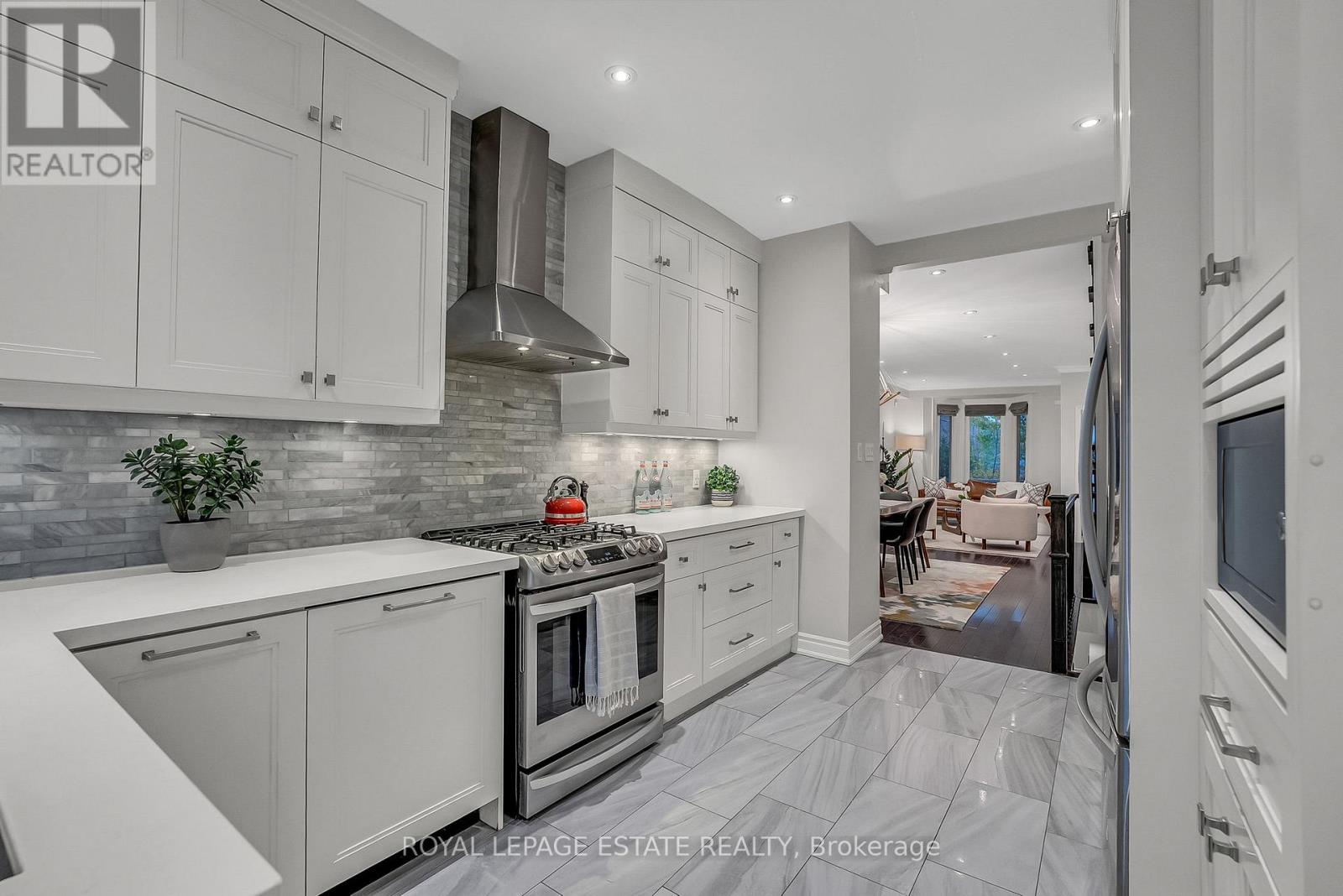 180 Withrow Avenue, Toronto, Ontario  M4K 1E1 - Photo 17 - E12529916