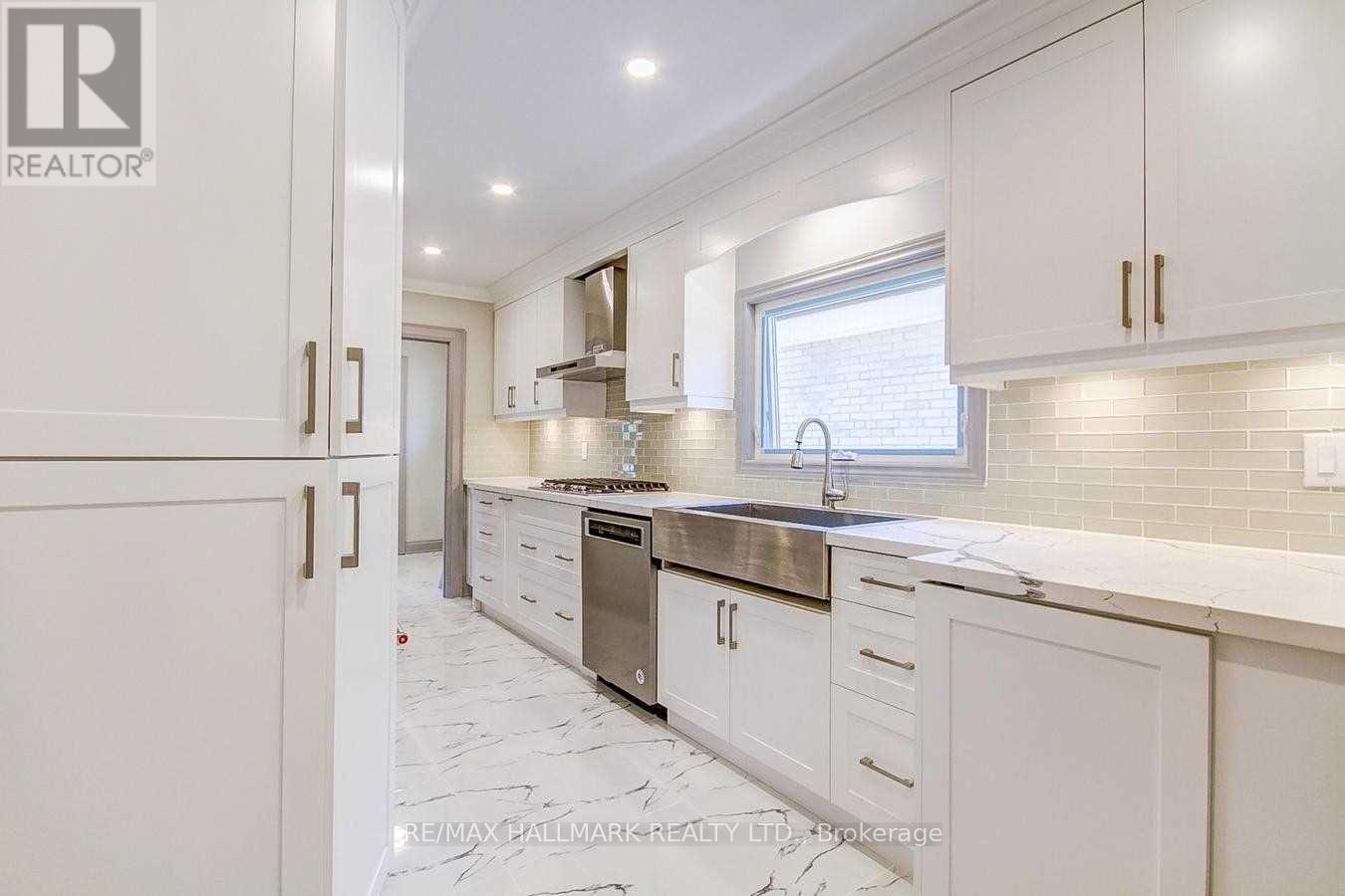 330 Sammon Avenue, Toronto, Ontario  M4J 2A3 - Photo 8 - E12530072