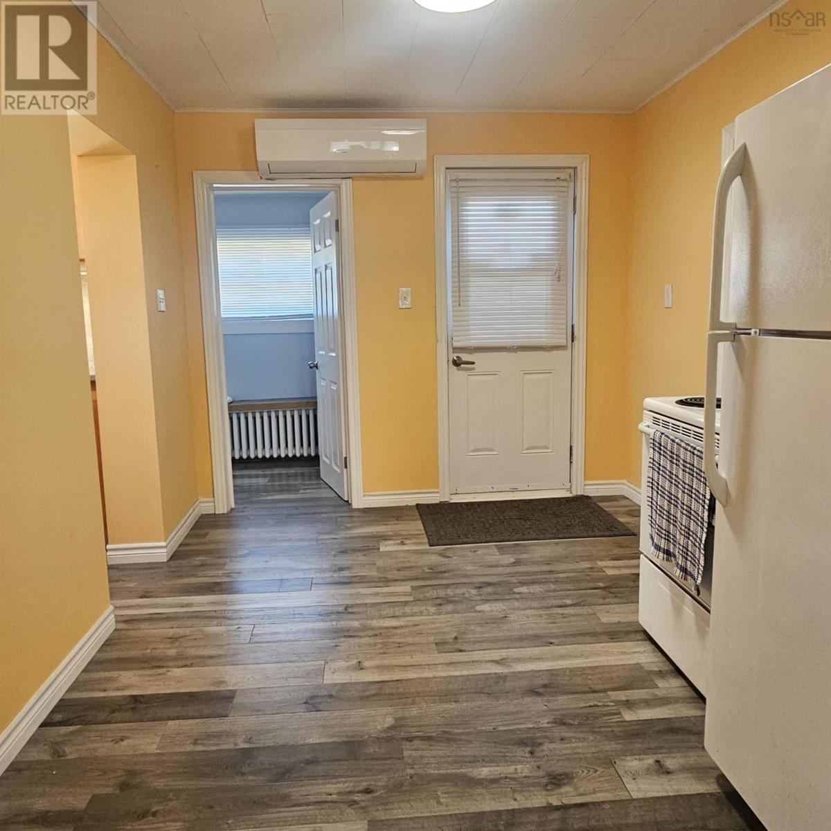 29 Wesley Street, Whitney Pier, Nova Scotia  B1N 2M5 - Photo 5 - 202527665