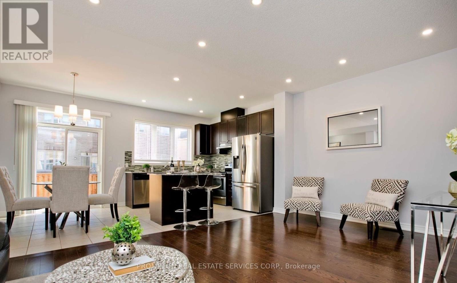 47 Radial Drive, Aurora, Ontario  L4G 0Z8 - Photo 2 - N12529824