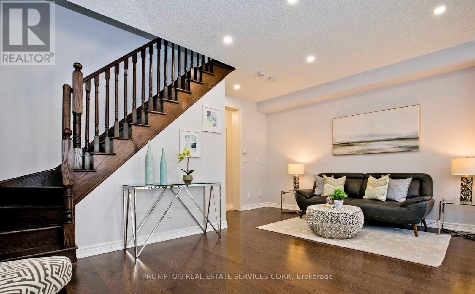 47 Radial Drive, Aurora, Ontario  L4G 0Z8 - Photo 3 - N12529824