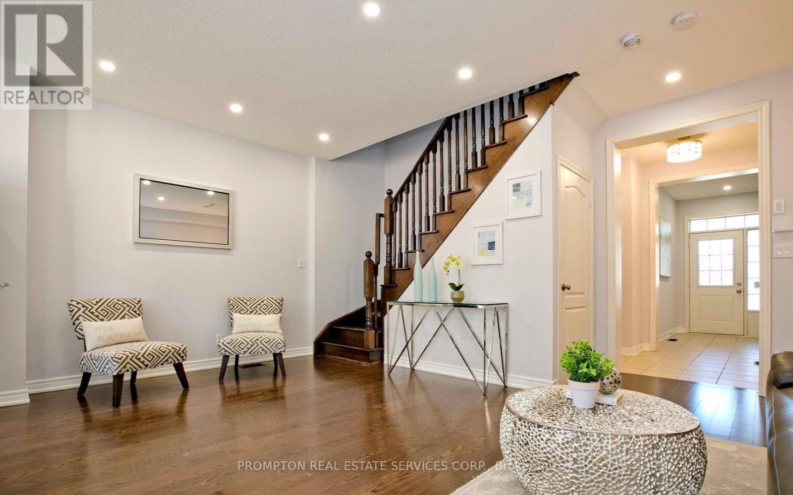 47 Radial Drive, Aurora, Ontario  L4G 0Z8 - Photo 4 - N12529824