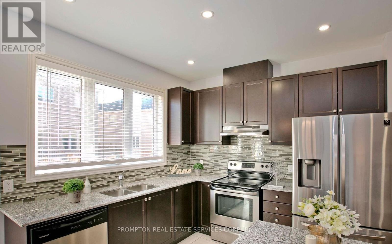 47 Radial Drive, Aurora, Ontario  L4G 0Z8 - Photo 6 - N12529824