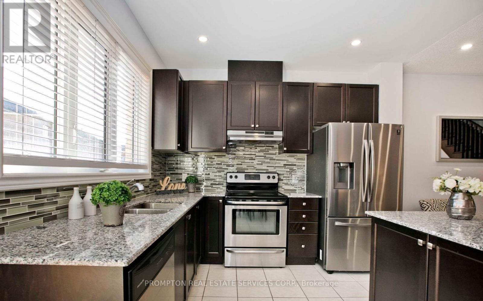 47 Radial Drive, Aurora, Ontario  L4G 0Z8 - Photo 7 - N12529824