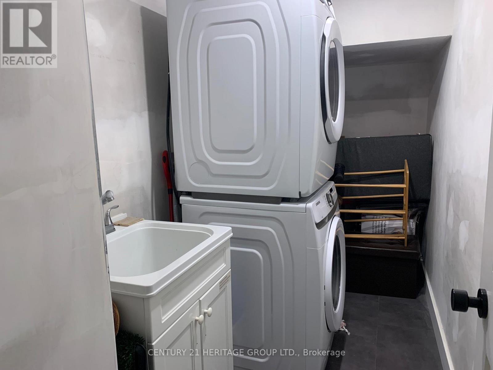 337 Carruthers Avenue, Newmarket, Ontario  L3X 2B7 - Photo 34 - N12529920