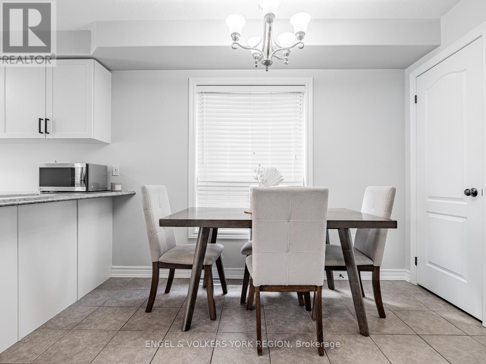 176 Banting Crescent, Essa, Ontario  L3W 0P3 - Photo 8 - N12529940