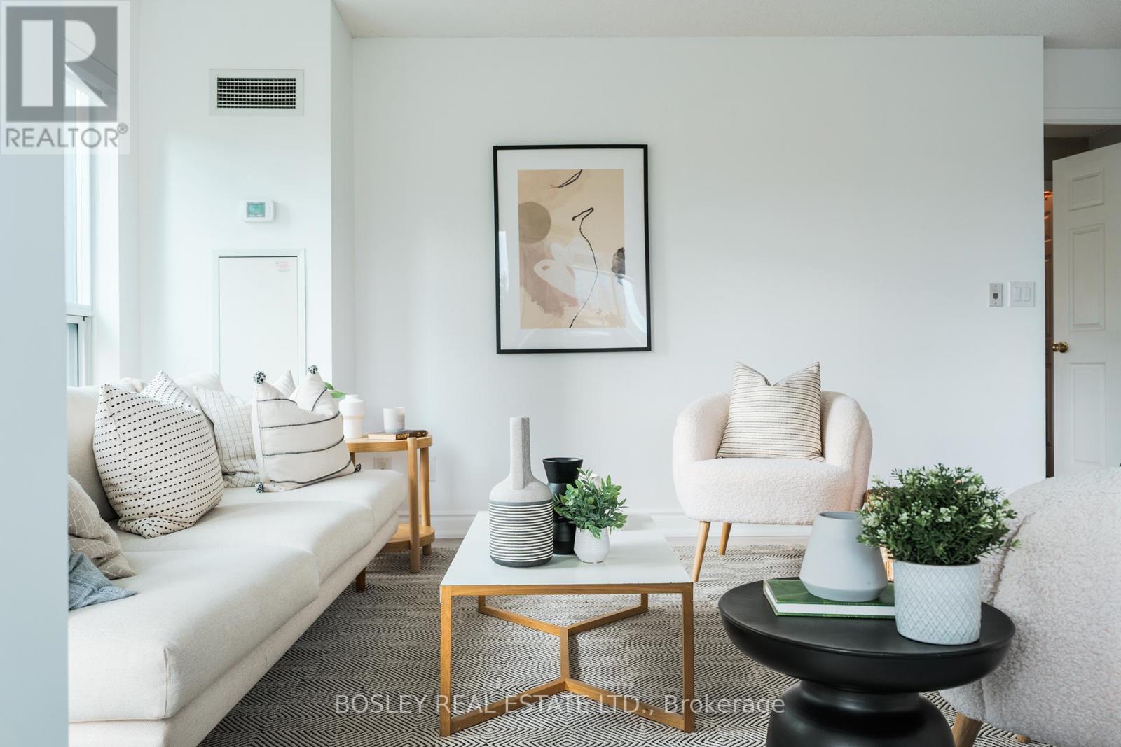 207 - 185 Oneida Crescent, Richmond Hill, Ontario  L4B 0B1 - Photo 5 - N12529994