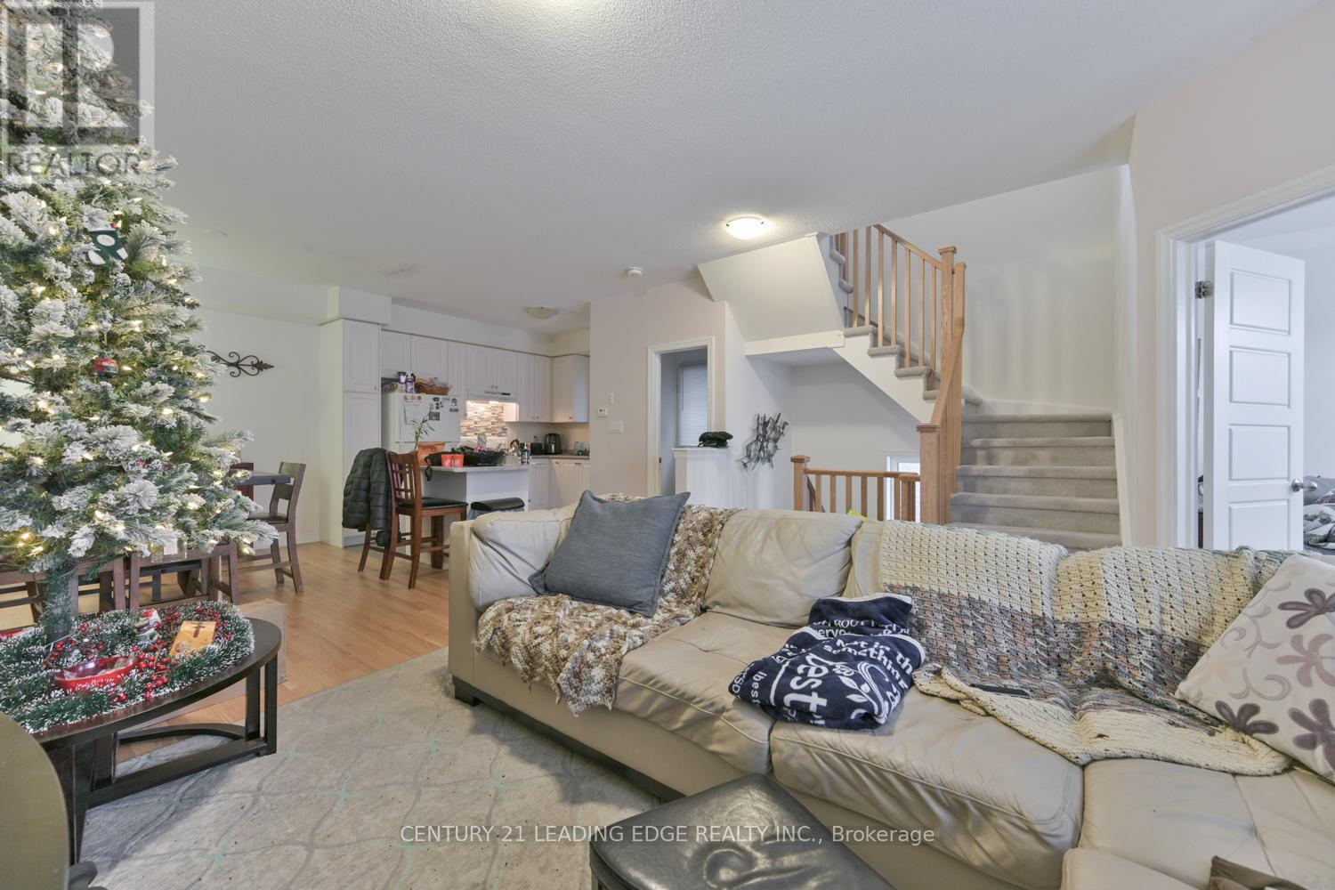 231 Vivant Street, Newmarket, Ontario  L3X 0K7 - Photo 11 - N12530034