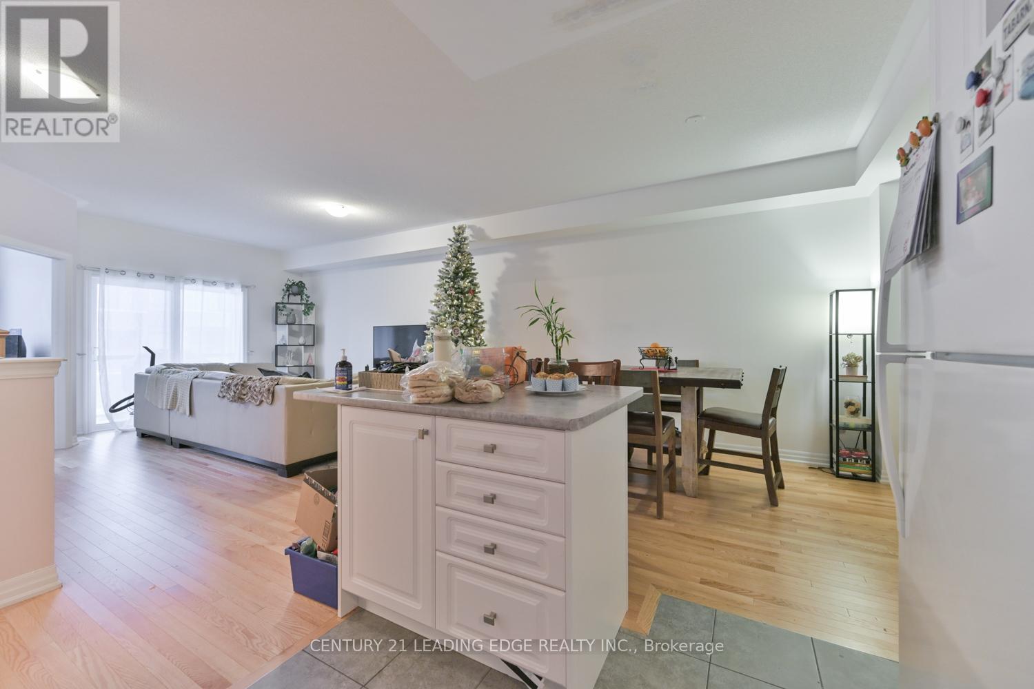 231 Vivant Street, Newmarket, Ontario  L3X 0K7 - Photo 17 - N12530034