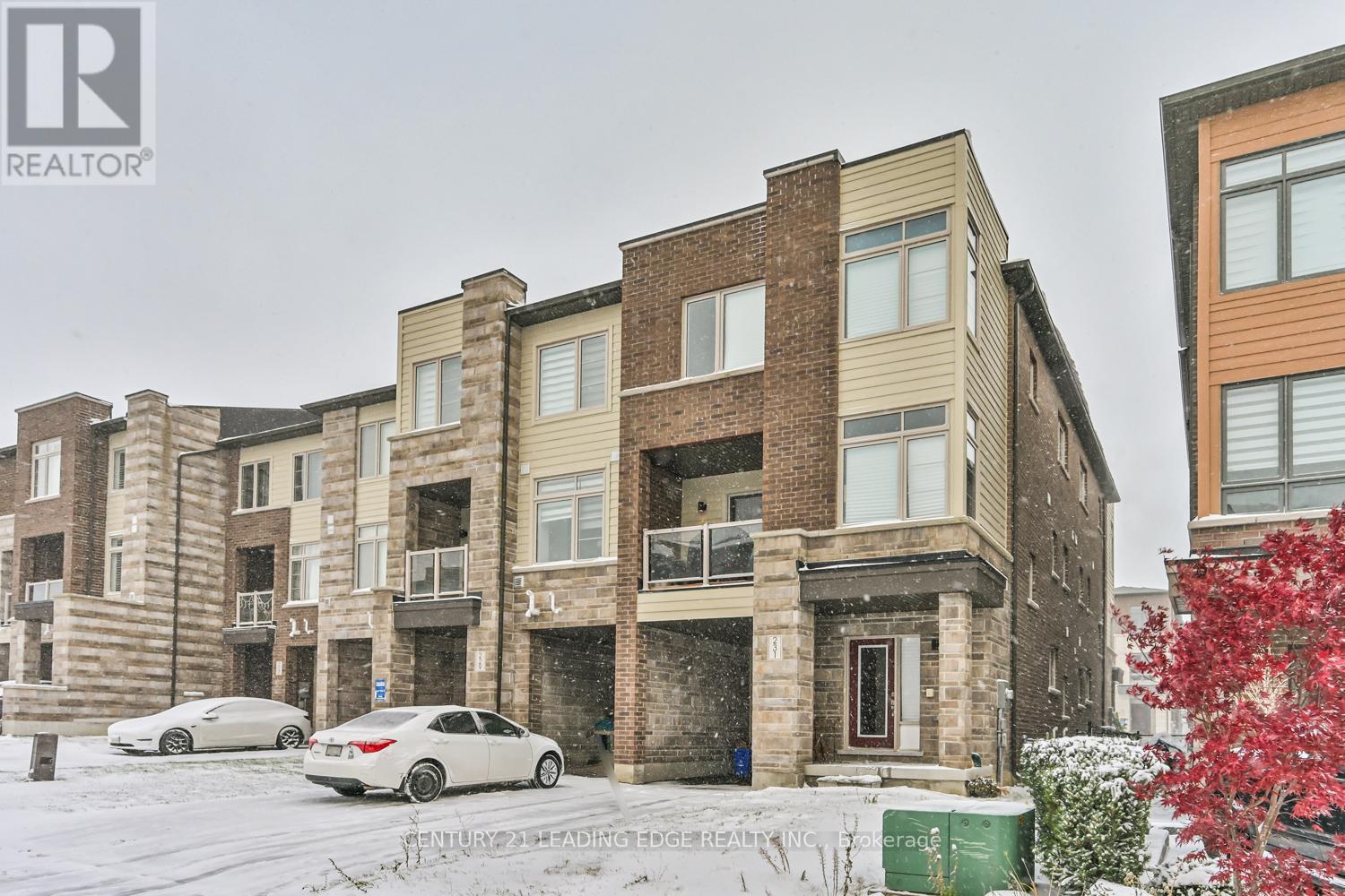 231 Vivant Street, Newmarket, Ontario  L3X 0K7 - Photo 2 - N12530034