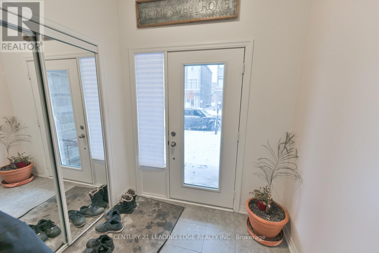 231 Vivant Street, Newmarket, Ontario  L3X 0K7 - Photo 5 - N12530034