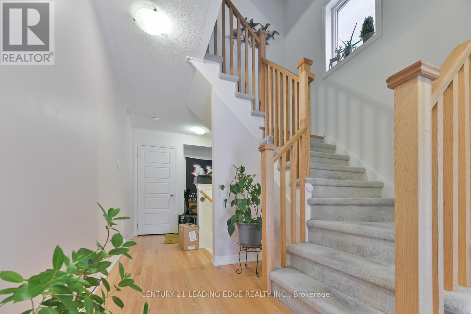 231 Vivant Street, Newmarket, Ontario  L3X 0K7 - Photo 7 - N12530034