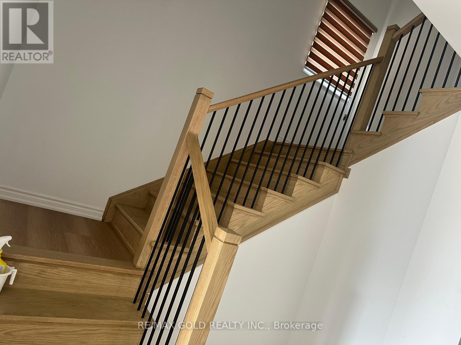 222 Pilkington Street, Thorold, Ontario L2V 1K5 - Photo 17 - X12459037