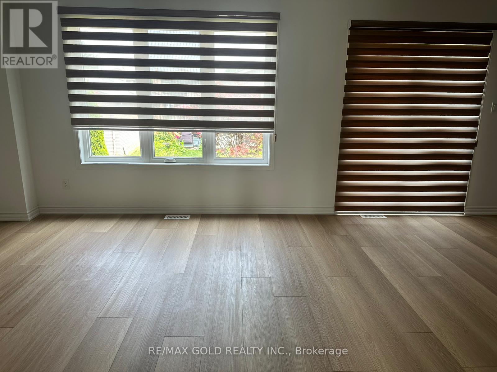 222 Pilkington Street, Thorold, Ontario L2V 1K5 - Photo 20 - X12459037