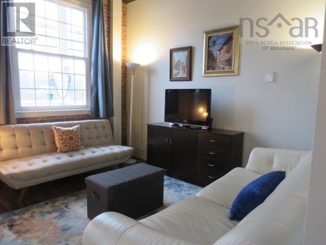 207 215 King Street, Bridgewater, Nova Scotia  B4V 1A6 - Photo 3 - 202527637