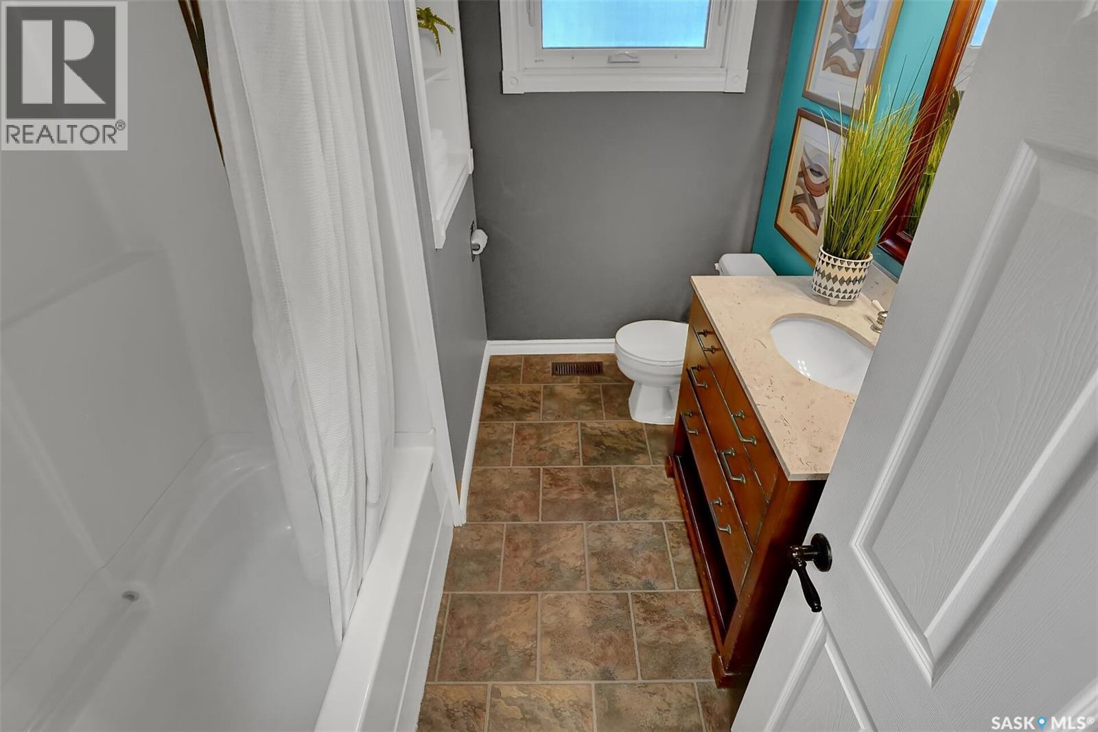 185 2nd Avenue, Lumsden, Saskatchewan  S0G 3C0 - Photo 23 - SK023771