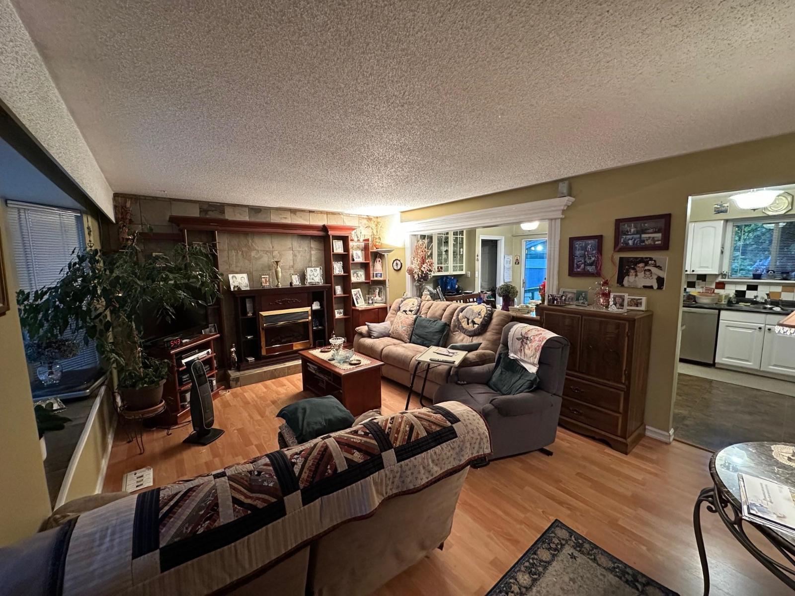 15970 Thrift Avenue, White Rock, British Columbia  V4B 2N1 - Photo 4 - R3061442