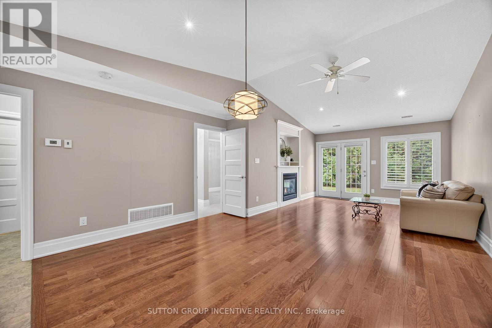 53 Clover Crescent, Wasaga Beach, Ontario  L9Z 0A4 - Photo 15 - S12529910