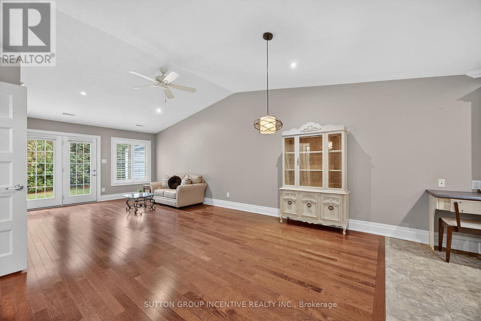 53 Clover Crescent, Wasaga Beach, Ontario  L9Z 0A4 - Photo 18 - S12529910