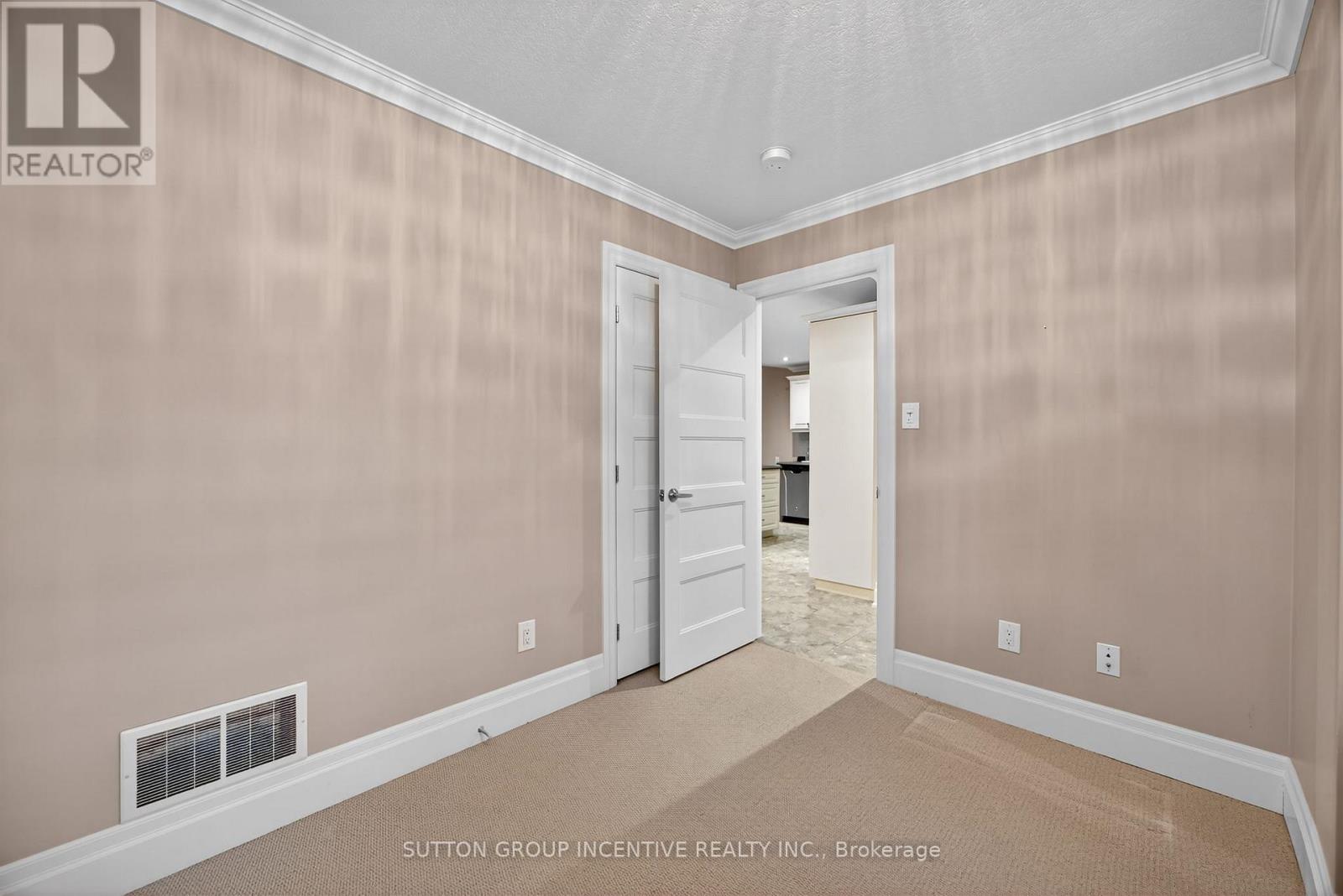 53 Clover Crescent, Wasaga Beach, Ontario  L9Z 0A4 - Photo 29 - S12529910