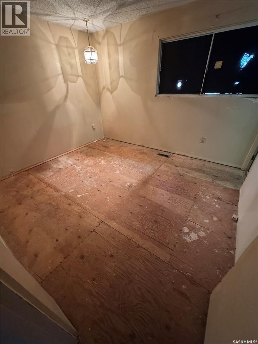 565 32nd Street W, Prince Albert, Saskatchewan  S6V 6B7 - Photo 9 - SK023776