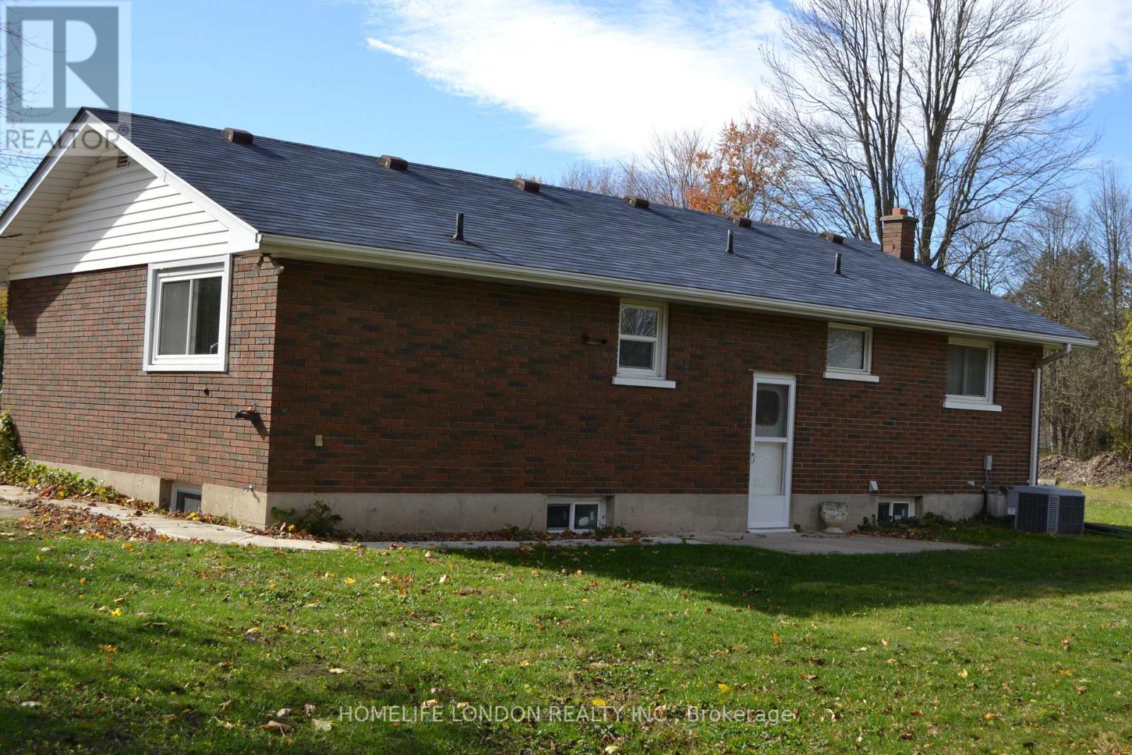 10420 Talbotville Gore Road S, Southwold, Ontario  N5P 3T2 - Photo 2 - X12530172