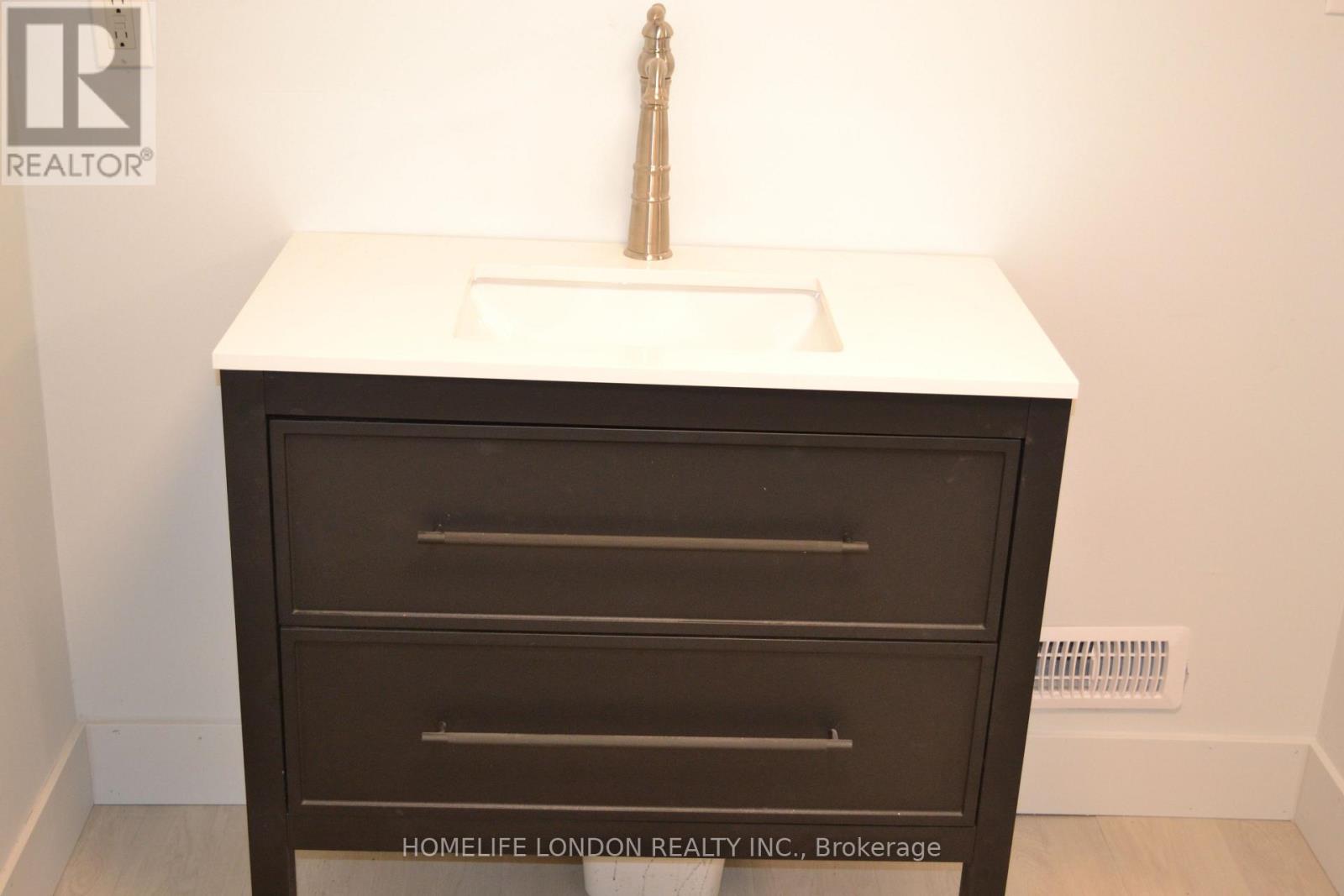 10420 Talbotville Gore Road S, Southwold, Ontario  N5P 3T2 - Photo 26 - X12530172