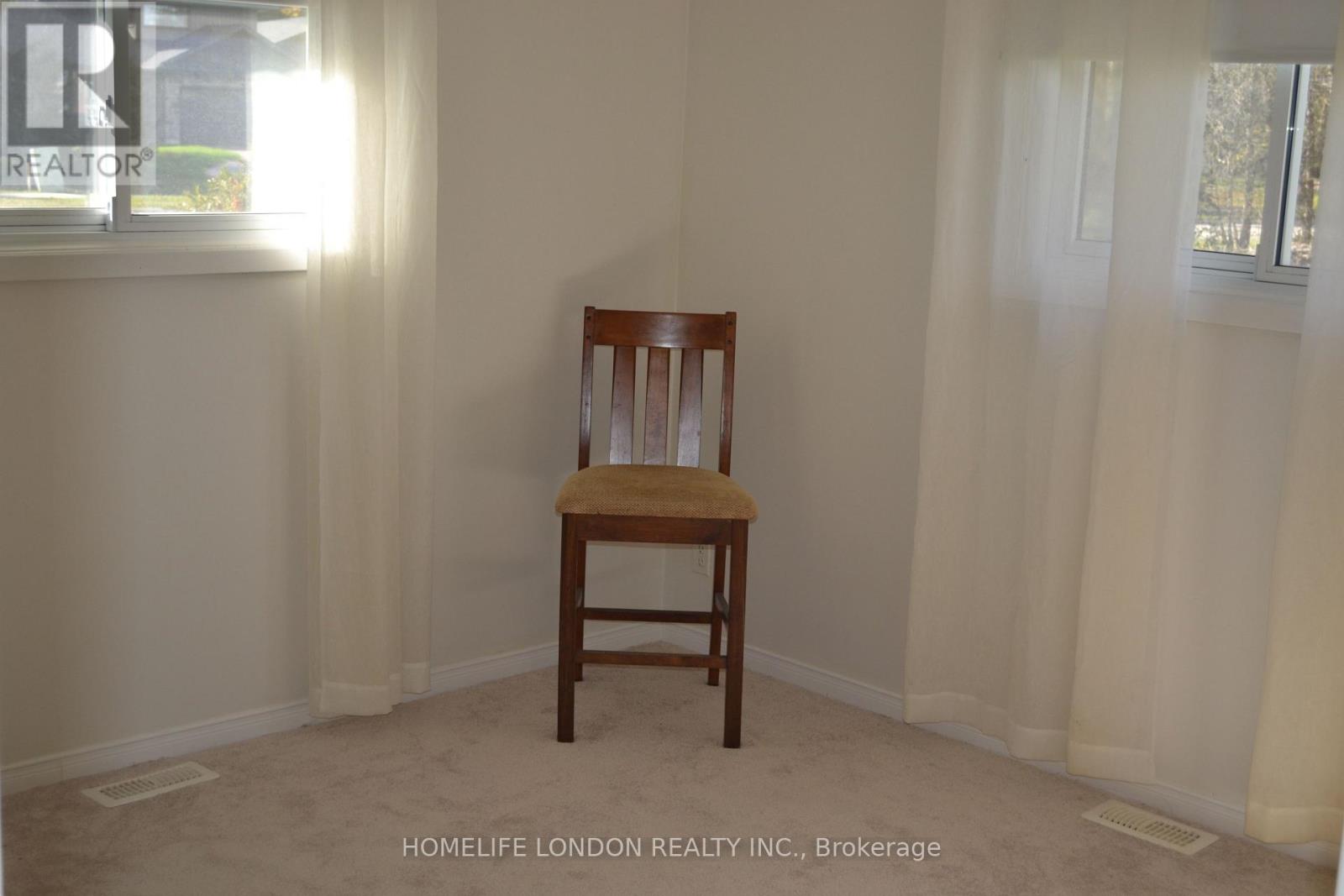 10420 Talbotville Gore Road S, Southwold, Ontario  N5P 3T2 - Photo 7 - X12530172