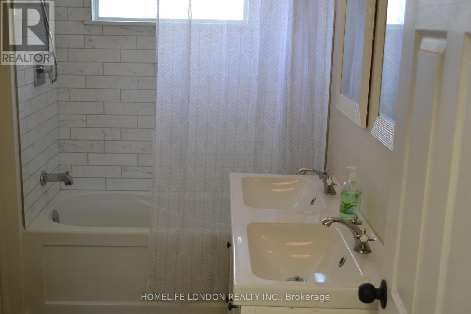 10420 Talbotville Gore Road S, Southwold, Ontario  N5P 3T2 - Photo 8 - X12530172