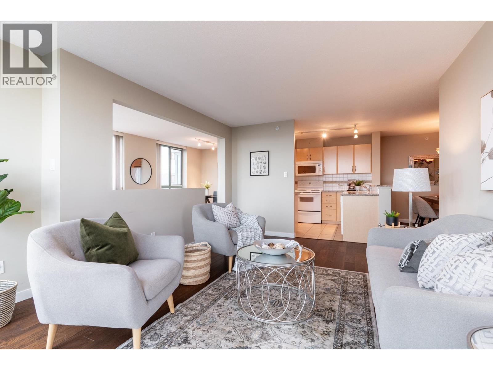 1704 6659 Southoaks Crescent, Burnaby, British Columbia  V5E 4M9 - Photo 3 - R3064453