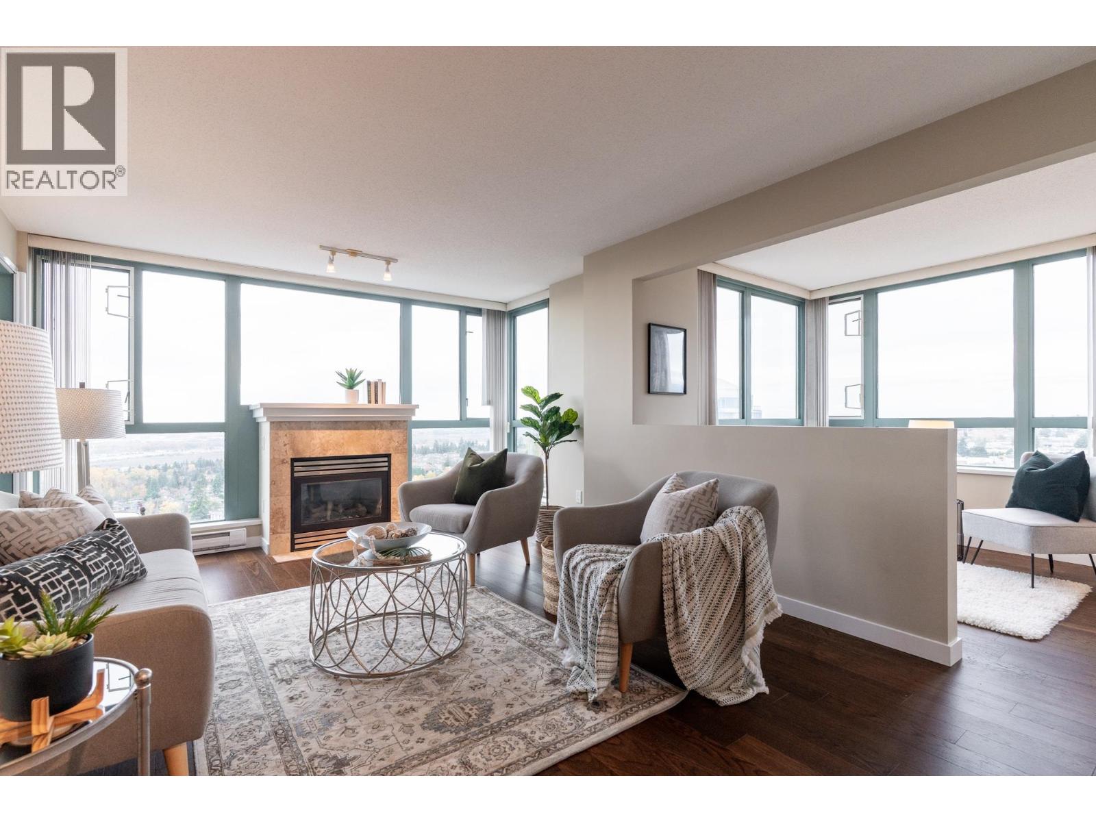 1704 6659 Southoaks Crescent, Burnaby, British Columbia  V5E 4M9 - Photo 2 - R3064453