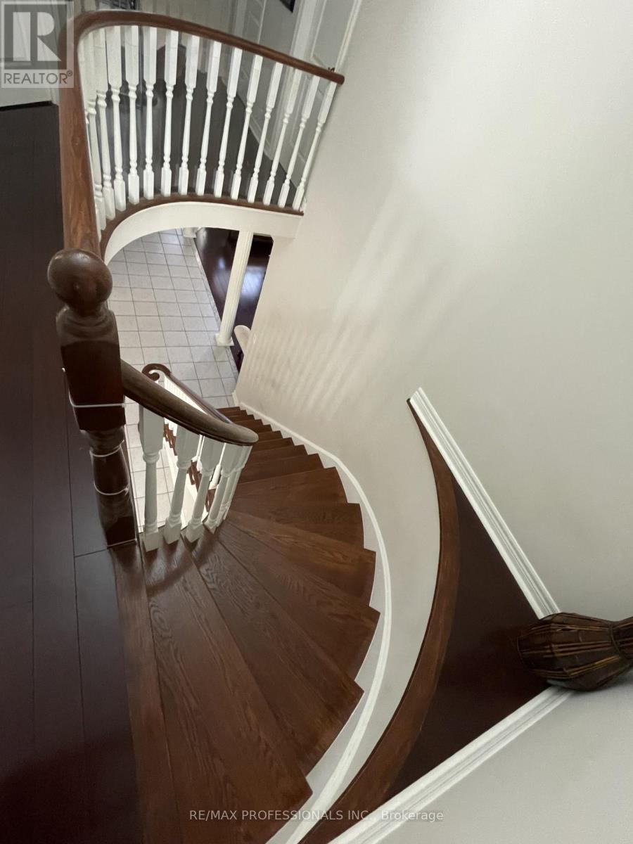 7153 Waldorf Way, Mississauga, Ontario  L5N 7R3 - Photo 20 - W12529864