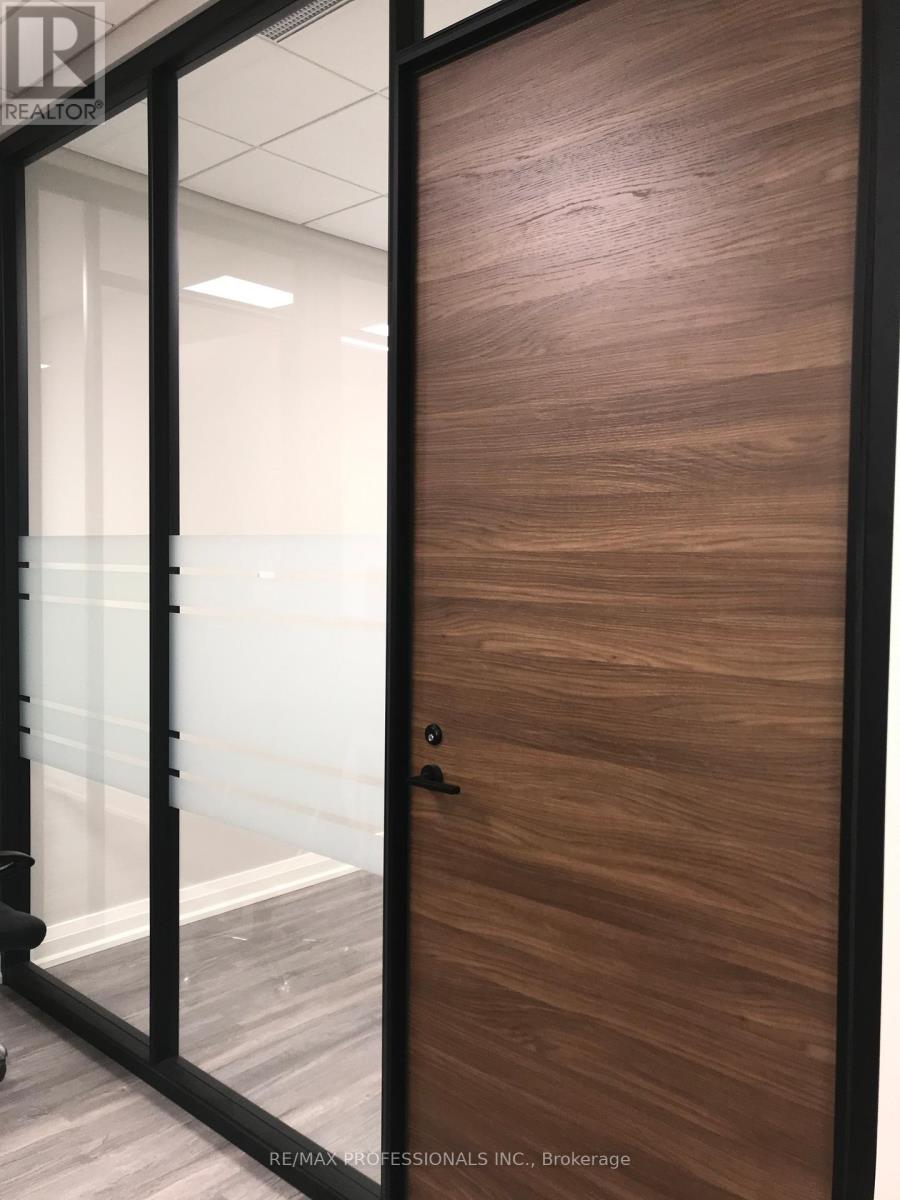 A - 1290 Aimco Boulevard, Mississauga, Ontario  L4W 1B2 - Photo 10 - W12529892