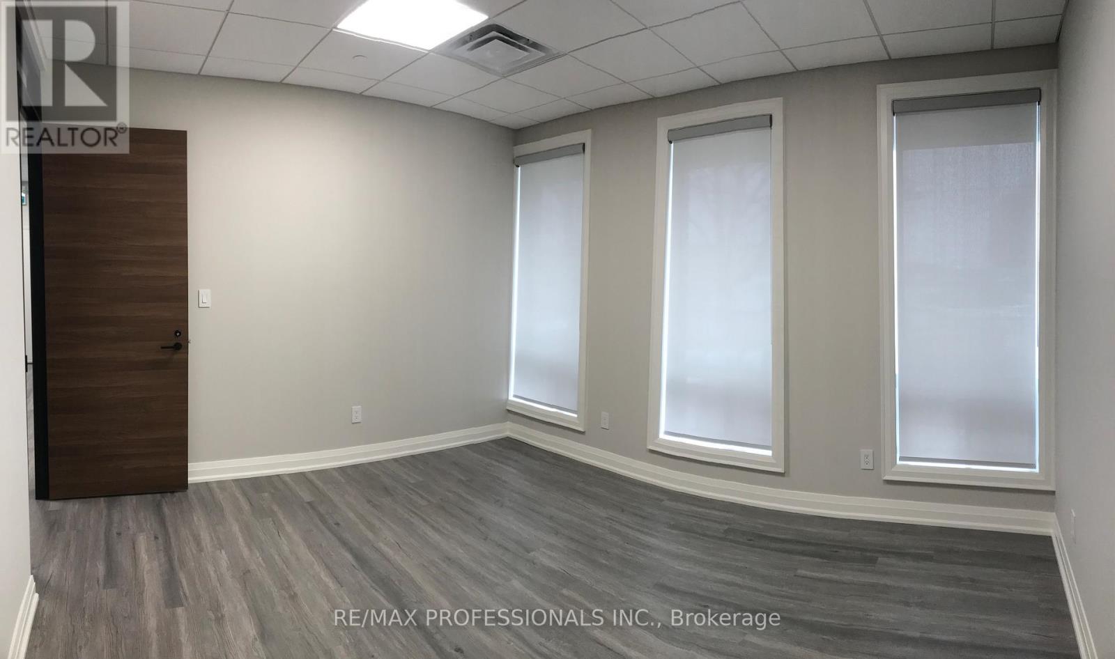 A - 1290 Aimco Boulevard, Mississauga, Ontario  L4W 1B2 - Photo 4 - W12529892