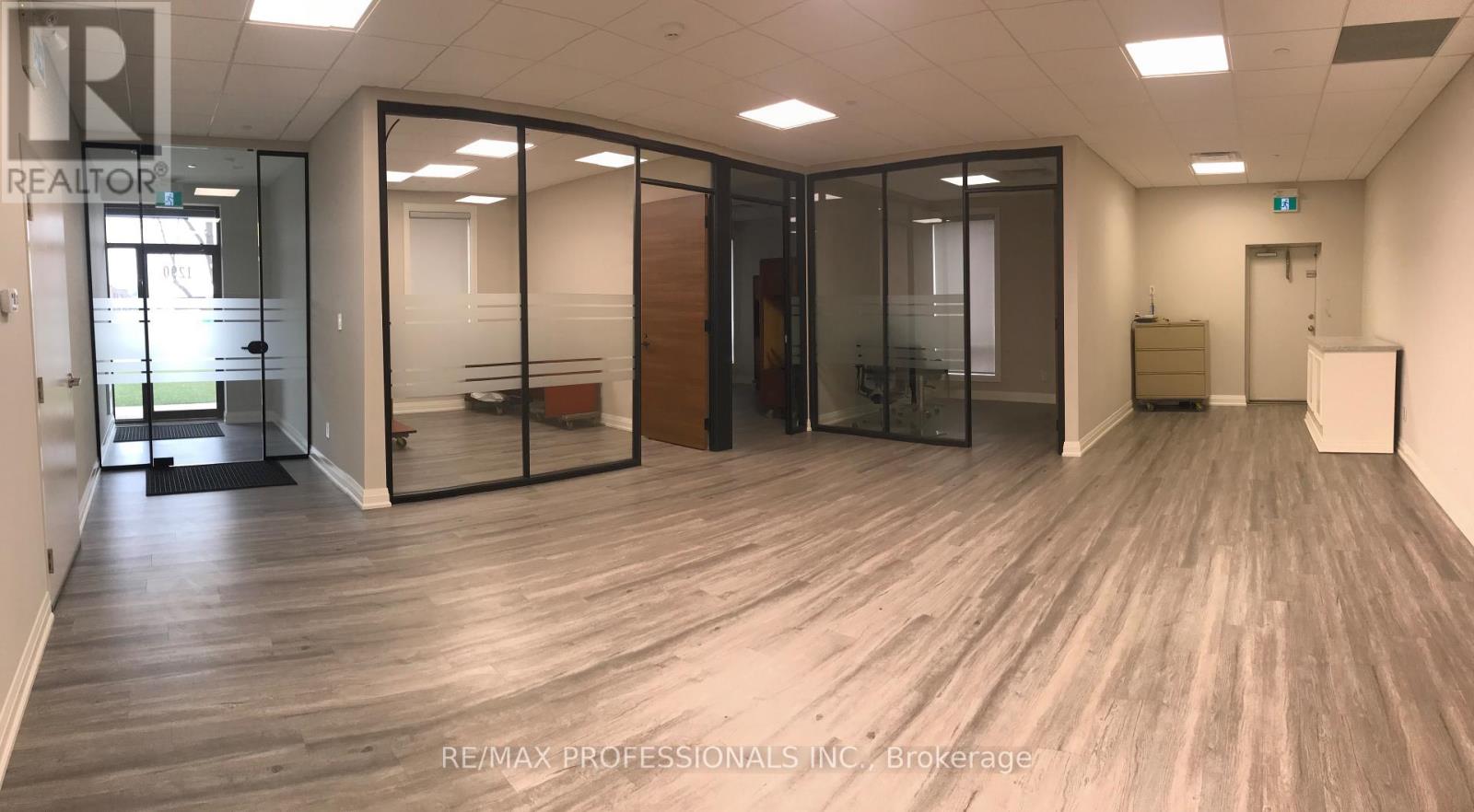 A - 1290 Aimco Boulevard, Mississauga, Ontario  L4W 1B2 - Photo 5 - W12529892