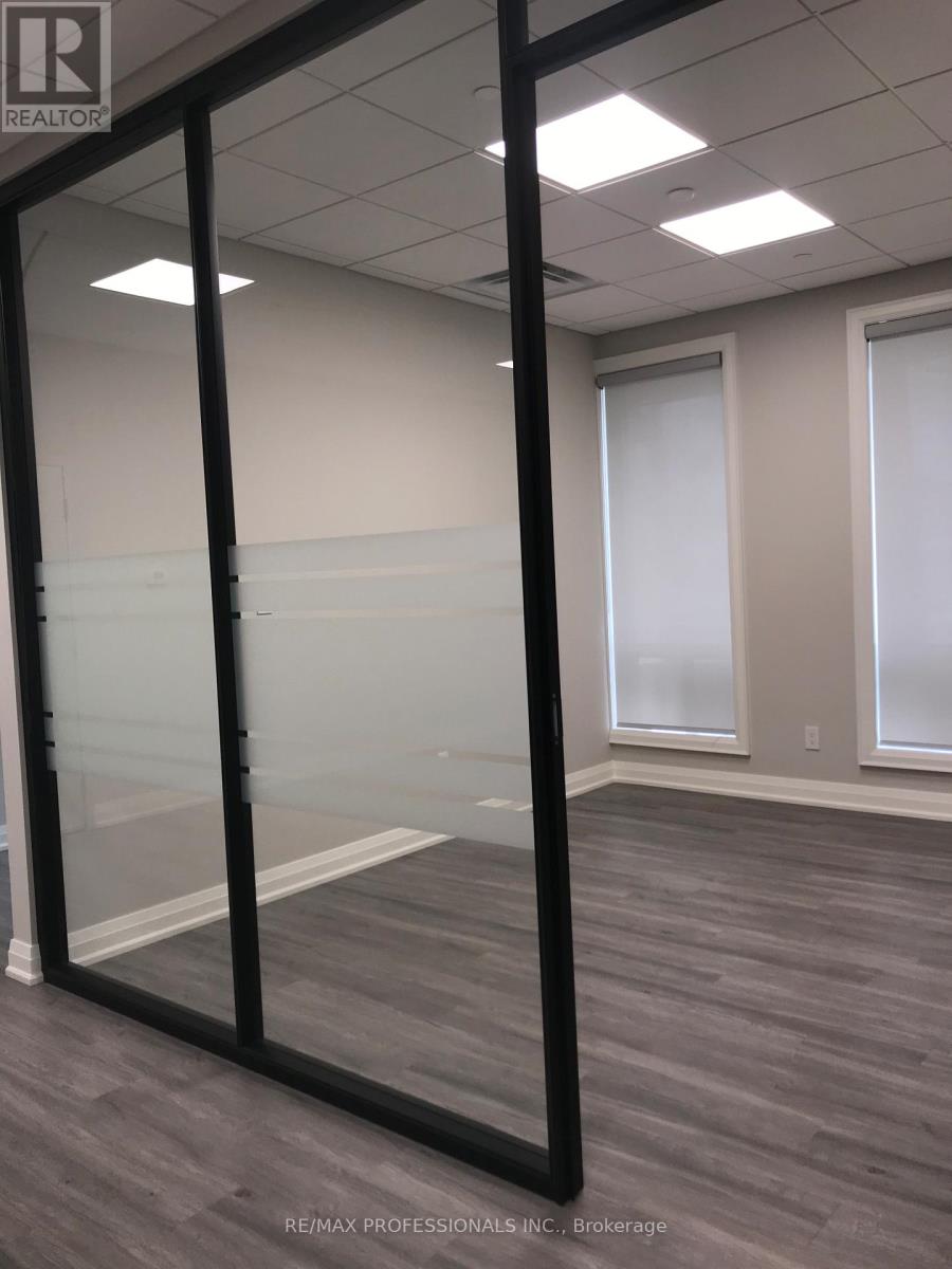 A - 1290 Aimco Boulevard, Mississauga, Ontario  L4W 1B2 - Photo 8 - W12529892